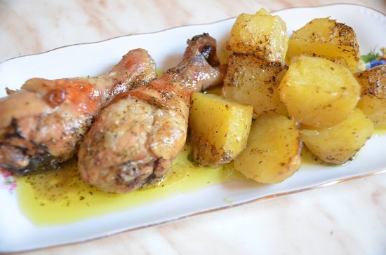 chicken-legs-potatoes