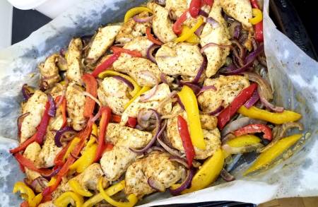 sheet pan chicken fajitas